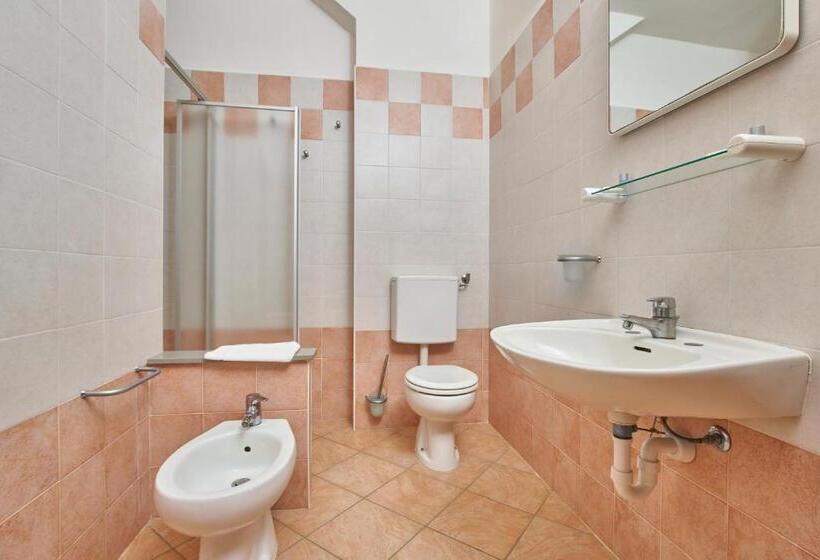 1 Sovrums Lägenhet, Residence Reale