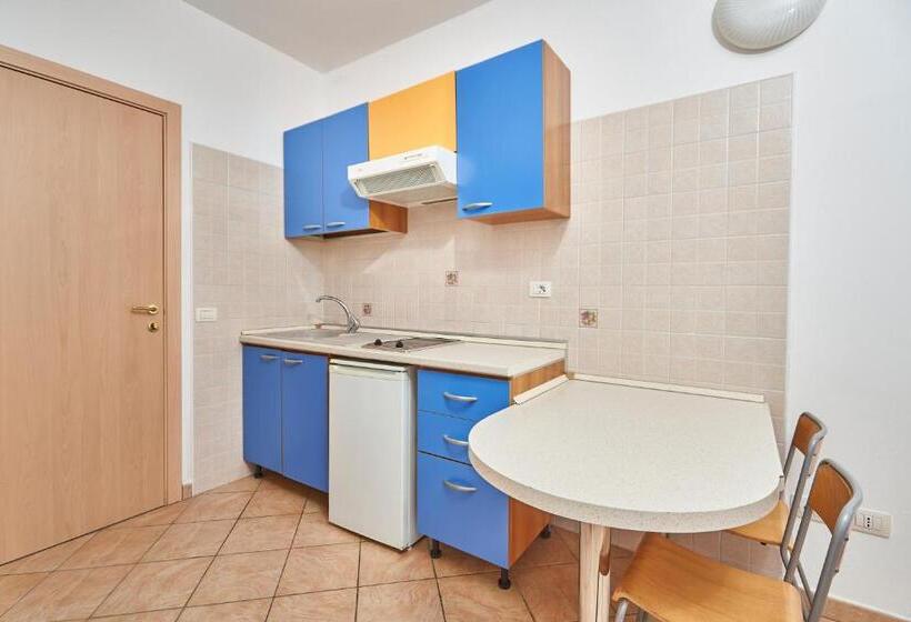 Estudio Estándar, Residence Reale