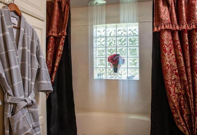 סוויטה, Woodrow House Bed & Breakfast