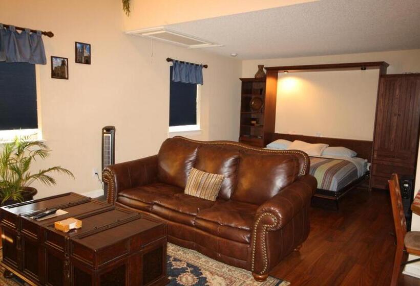 מיטת קינג בסוויטה, Woodrow House Bed & Breakfast