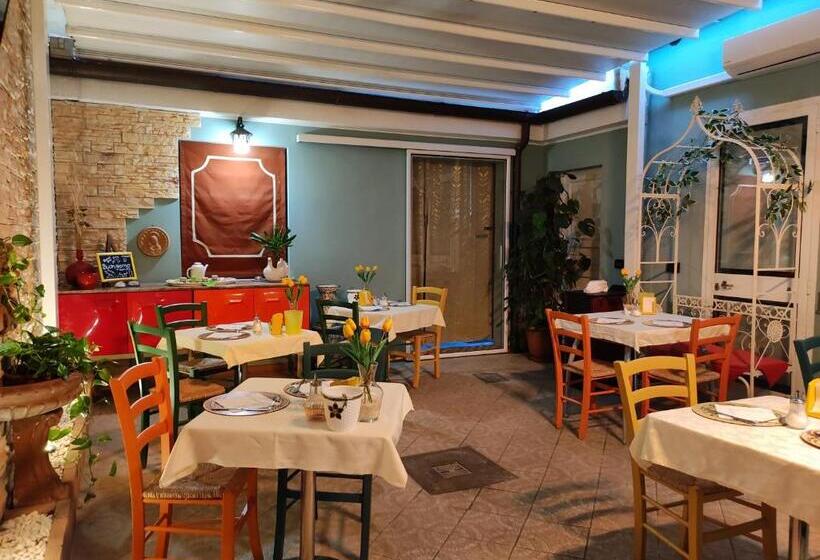 Economy Triple Room, D'elite Room & Breakfast