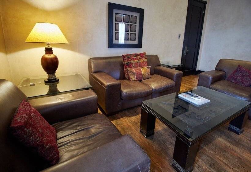 Family Suite, Royal Elephant Hotel & Conference Centre