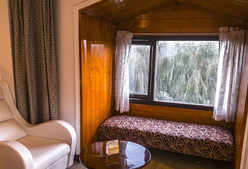 شقة ديلوكس غرفة واحدة, Royal Jardin Whistling Pines Resort