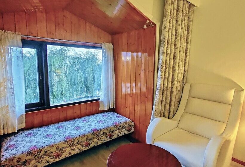 شقة ديلوكس غرفة واحدة, Royal Jardin Whistling Pines Resort