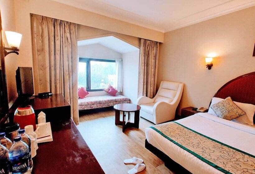 جناح عائلي غرفتين نوم, Royal Jardin Whistling Pines Resort