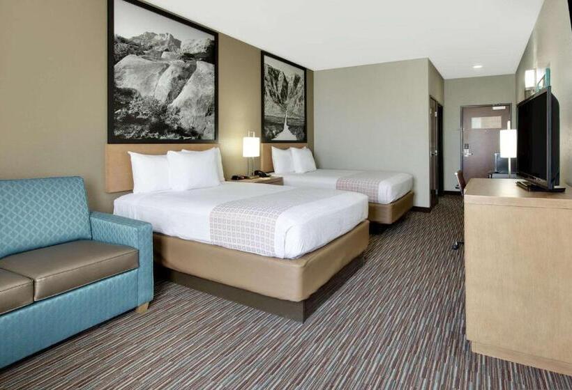 סוויטה מותאמת לאדם עם מוגבלויות, Spark By Hilton Midland South