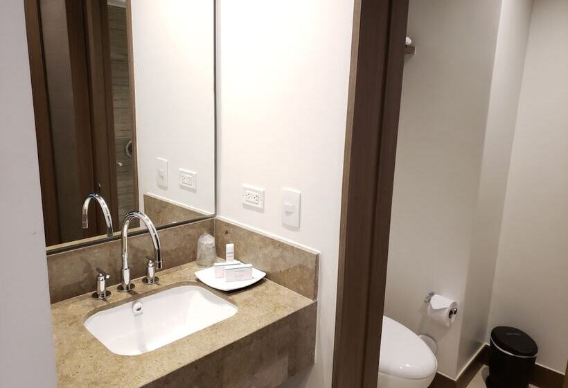 Номер Стандарт, Hampton By Hilton Yopal