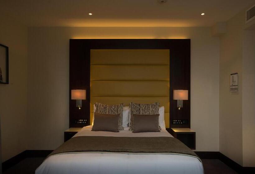 Номер Deluxe, St George S Hotel   Wembley