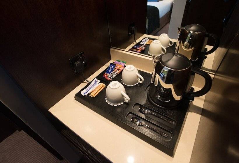Superior Oda, St George S Hotel   Wembley
