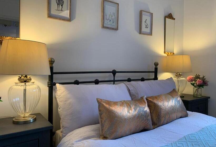 Хижина, Thorn House B&b