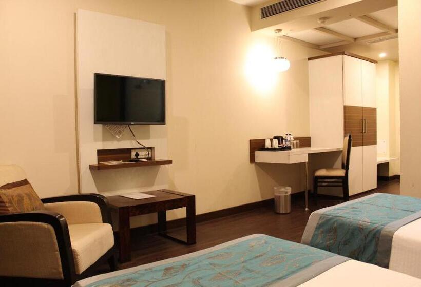 Номер Deluxe, The Byke Suraj Plaza Pure Veg, Thane