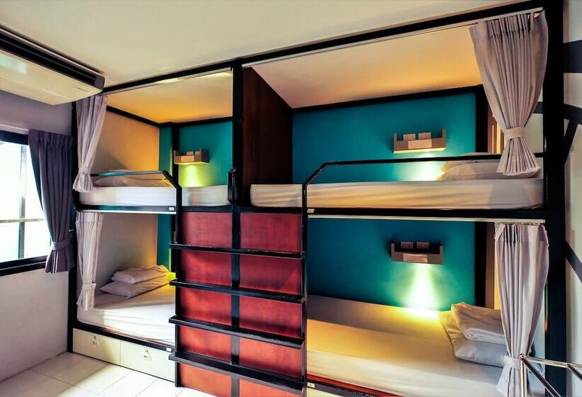 공동 객실, At Nights Hostel