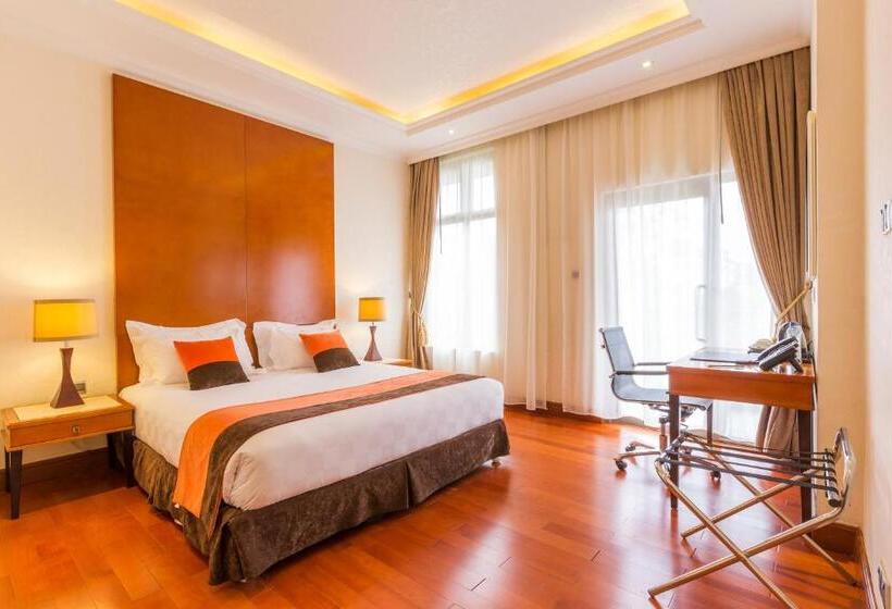 سوییت جونیور, Alba Hotel Meru