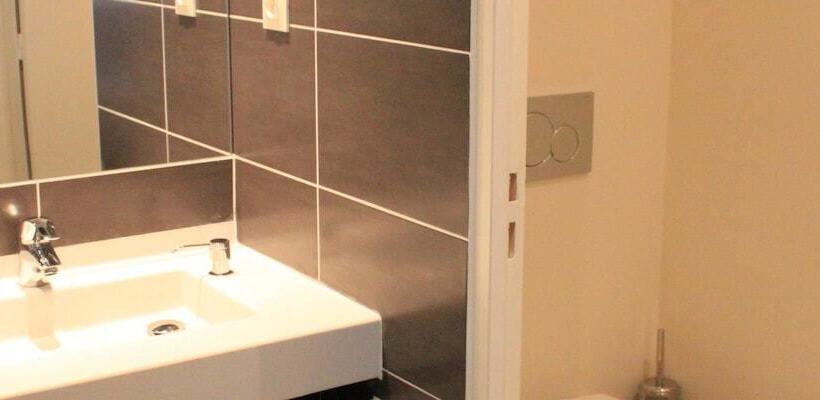 Номер Стандарт Трехместный, Hôtel Restaurant Bel Air Crevin   Axe Rennes Nantes