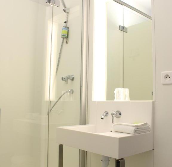 Номер Стандарт, First Inn Hotel Blois