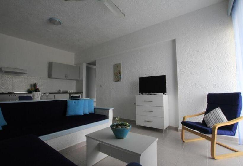 Апартаменты 1 Спальня Нижний Этаж, Christiana Hotel Apartments