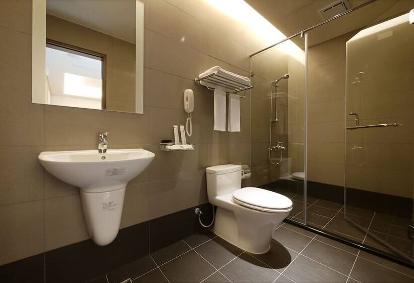 اتاق استاندارد سه نفره, Watermark Hotel   Sizihwan