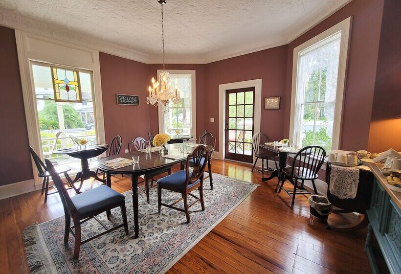 标准间, Lady Clare Room At Camellia Rose Inn Downtown