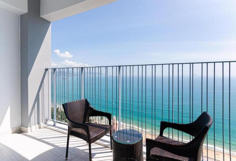 اتاق لوکس با چشم‌انداز دریا, Capital Panorama Apartment