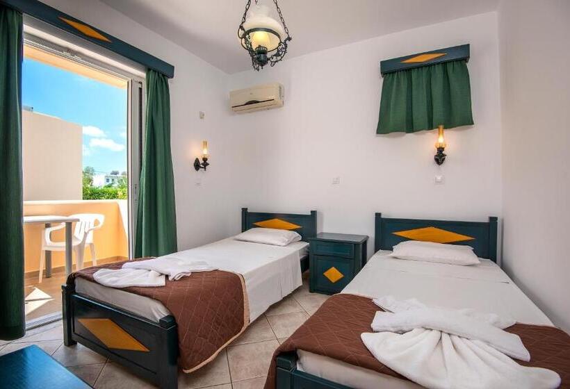 Номер Стандарт Трехместный, Cirillo Family Hotel Christinas Studios