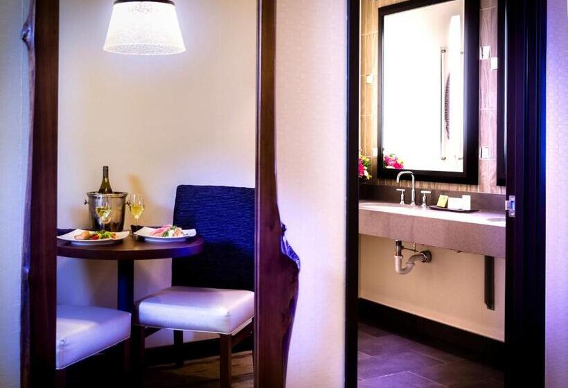 스위트 킹사이즈 침대, Best Western Premier Boulder Falls Inn