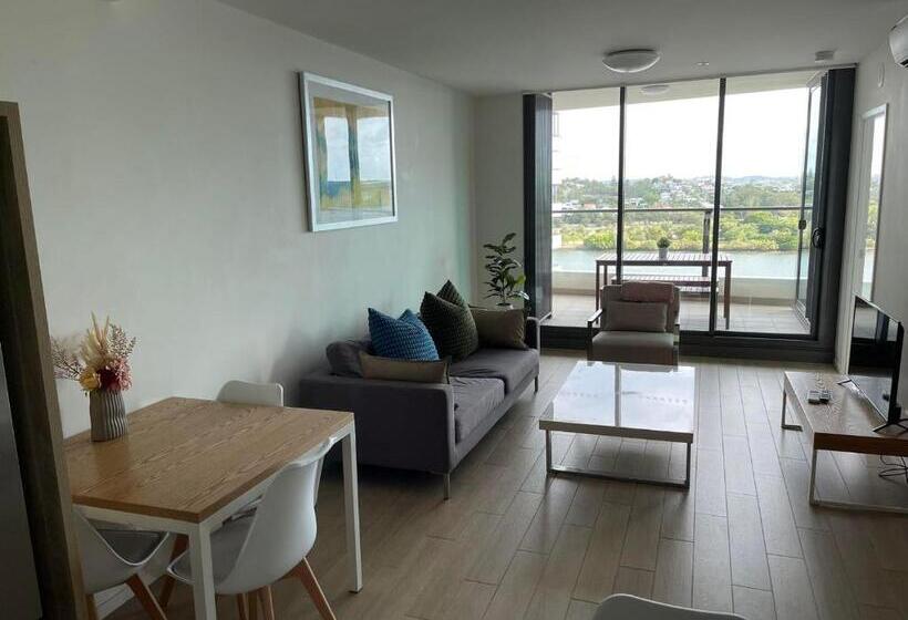 2 Bedrooms Apartment River View, Link Portside Wharf Apartment