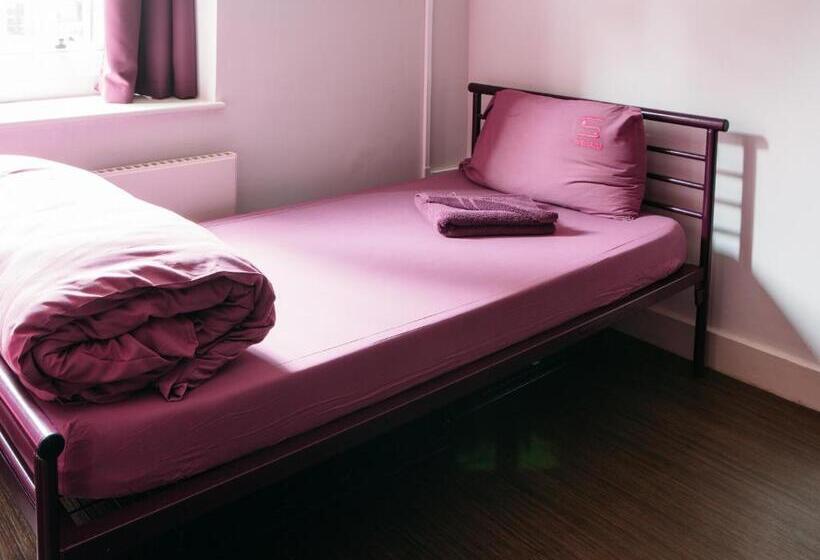 اتاق استاندارد چهارنفره با سرویس بهداشتی مشترک, Safestay London Kensington Holland Park