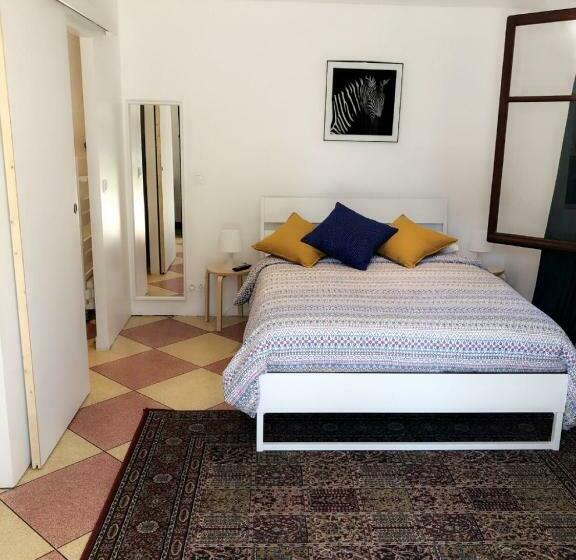 اتاق استاندارد با چشم‌انداز باغ, Chambre Olivier