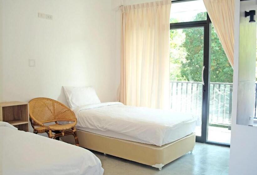스탠다드 룸 공동 욕실, The Dearly Koh Tao Hostel Padi 5 Star Dive Resort