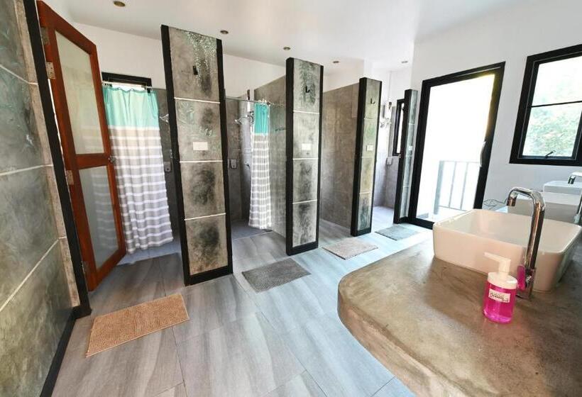 공동 객실, The Dearly Koh Tao Hostel Padi 5 Star Dive Resort