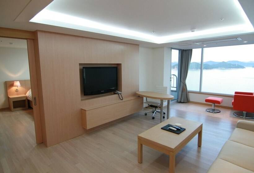 Люкс Повышенной Комфортности, Kumho Tongyeong Marina Resort