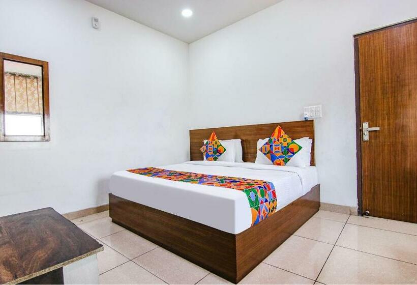 디럭스 룸, Fabhotel The Orient