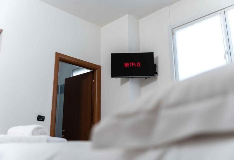 Номер Стандарт Трехместный, Wayco Rooms