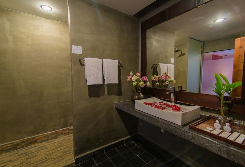 اتاق لوکس با بالکن, Mekong Angkor Deluxe