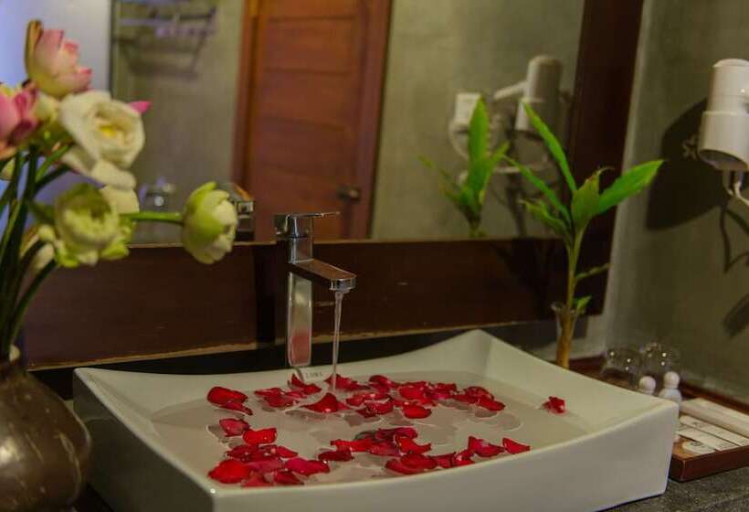 اتاق لوکس سه تخته, Mekong Angkor Deluxe