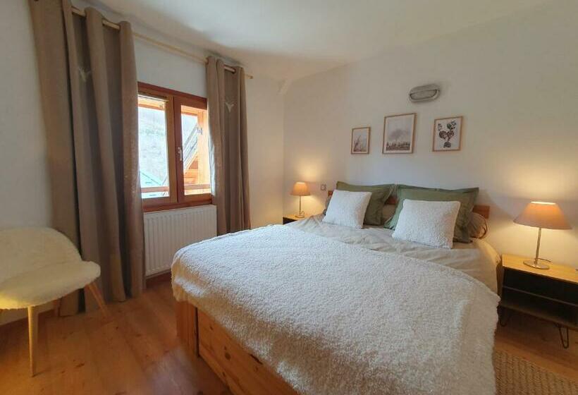 اتاق استاندارد چهار تخته, Refuge Hôtel De Bayasse