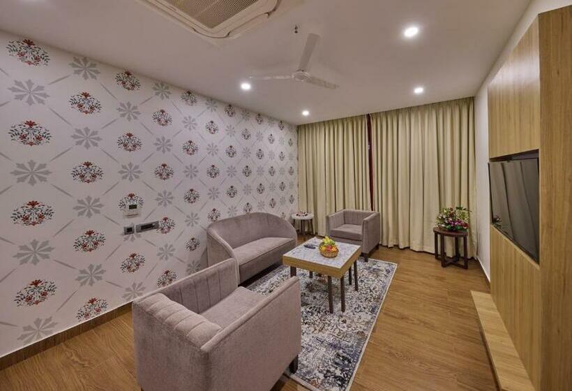 Люкс, Golden Tulip Tirupati