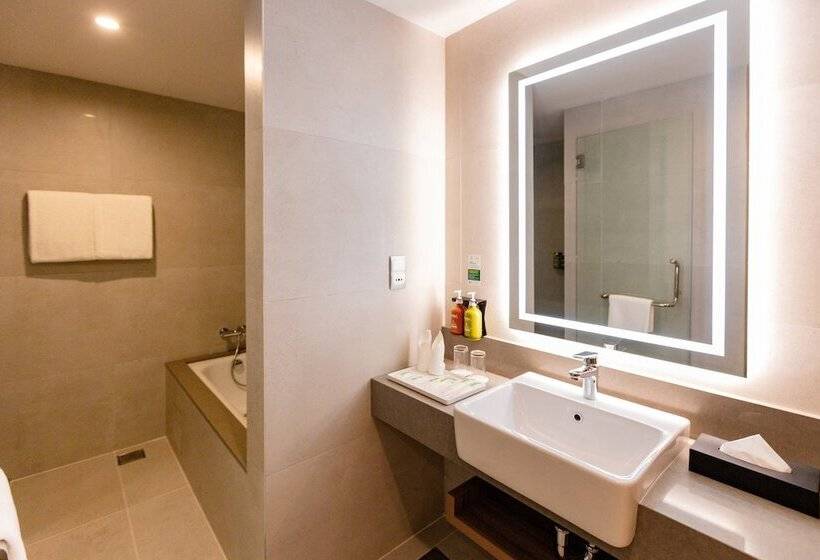 Номер Премиум, Holiday Inn Sepang Airport By Ihg