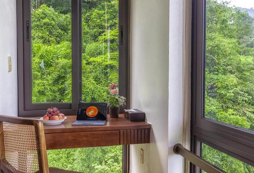 سوییت اجرایی, Central Hills Puluong Resort