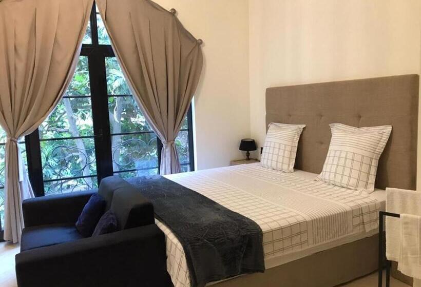 Deluxe Suite King Bed, Château Georgette