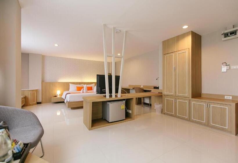 Полулюкс, De Hug Hotel & Residence