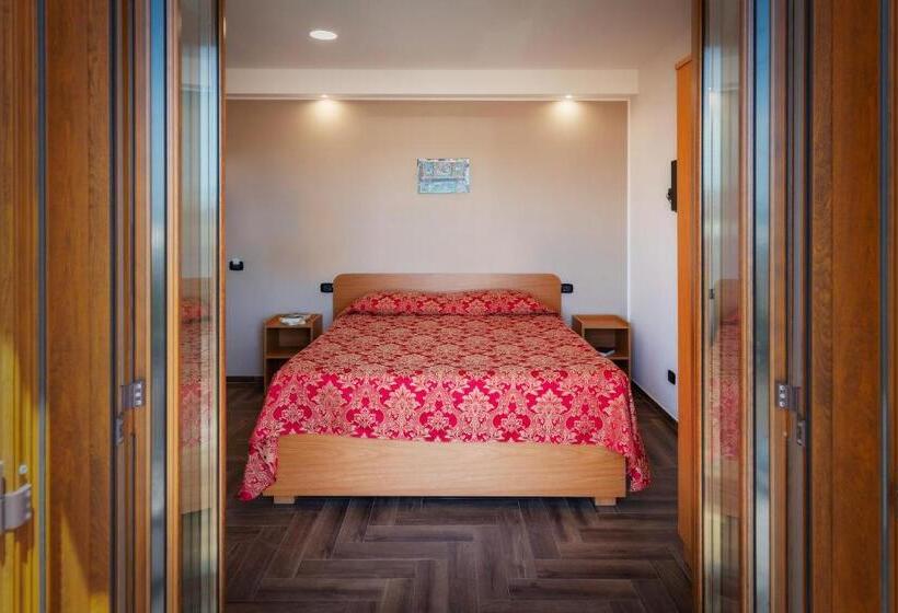 Standard Triple Room with Terrace, Il Giardino Dei Sogni Agriturismo