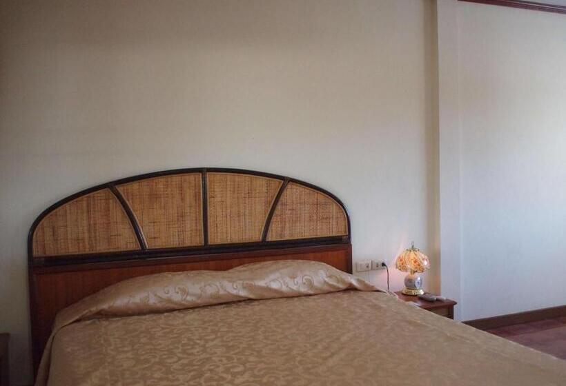 חדר דלוקס, Roongruang
