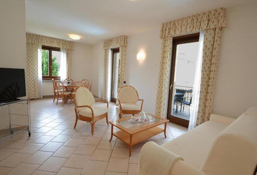 آپارتمان 2 خوابه با تراس, Residence Alle Palme