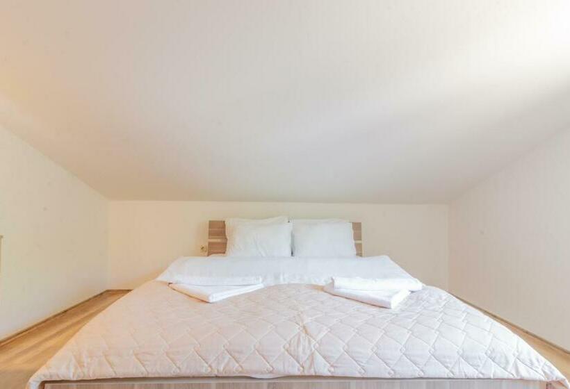 1 Bedroom Apartment Lake View, Et Larum