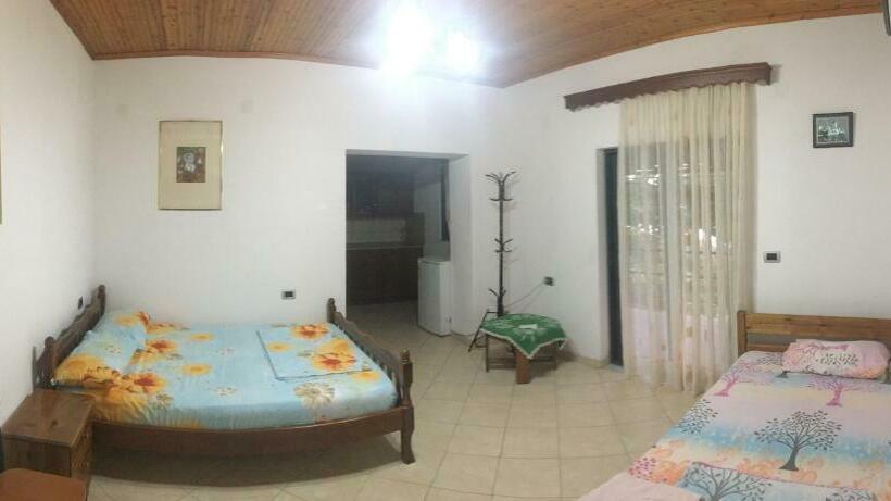 اتاق استاندارد سه تخته با بالکن, Romeo’s Guest House 2