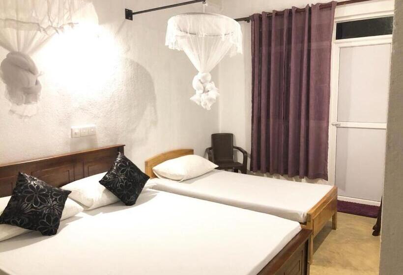 标准三人间, Holiday Inn Unawatuna