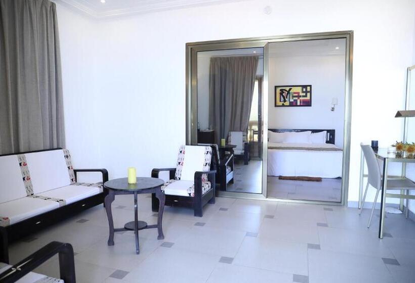 سوییت با چشم‌انداز باغ, Residence Madiba