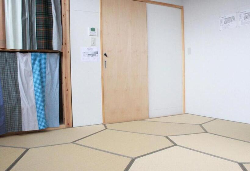 اتاق استاندارد چهار تخته, Hostel Tangatable