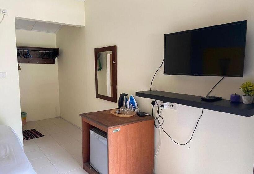スタンダードトリプルルーム, Corrie Chalet, Pantai Cenang Langkawi